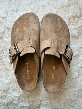 Madden Girl Platform Clogs in Sand. Women’s Size 7.5